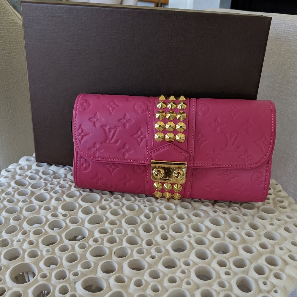 Pink studded Louis Vuitton clutch - small - Picture 5 of 8